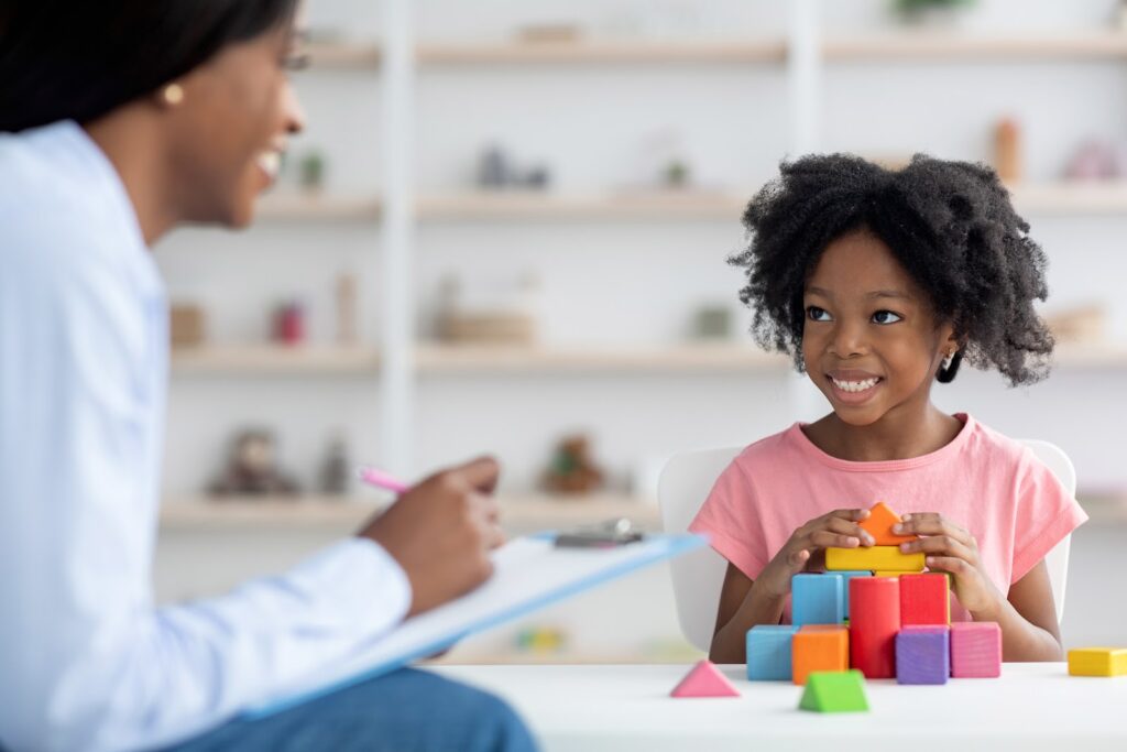 La psicología infantil es fundamental para el bienestar de los más pequeños, y puedes aprender más sobre ella a través de cursos de psicología sin necesidad de ser un profesional